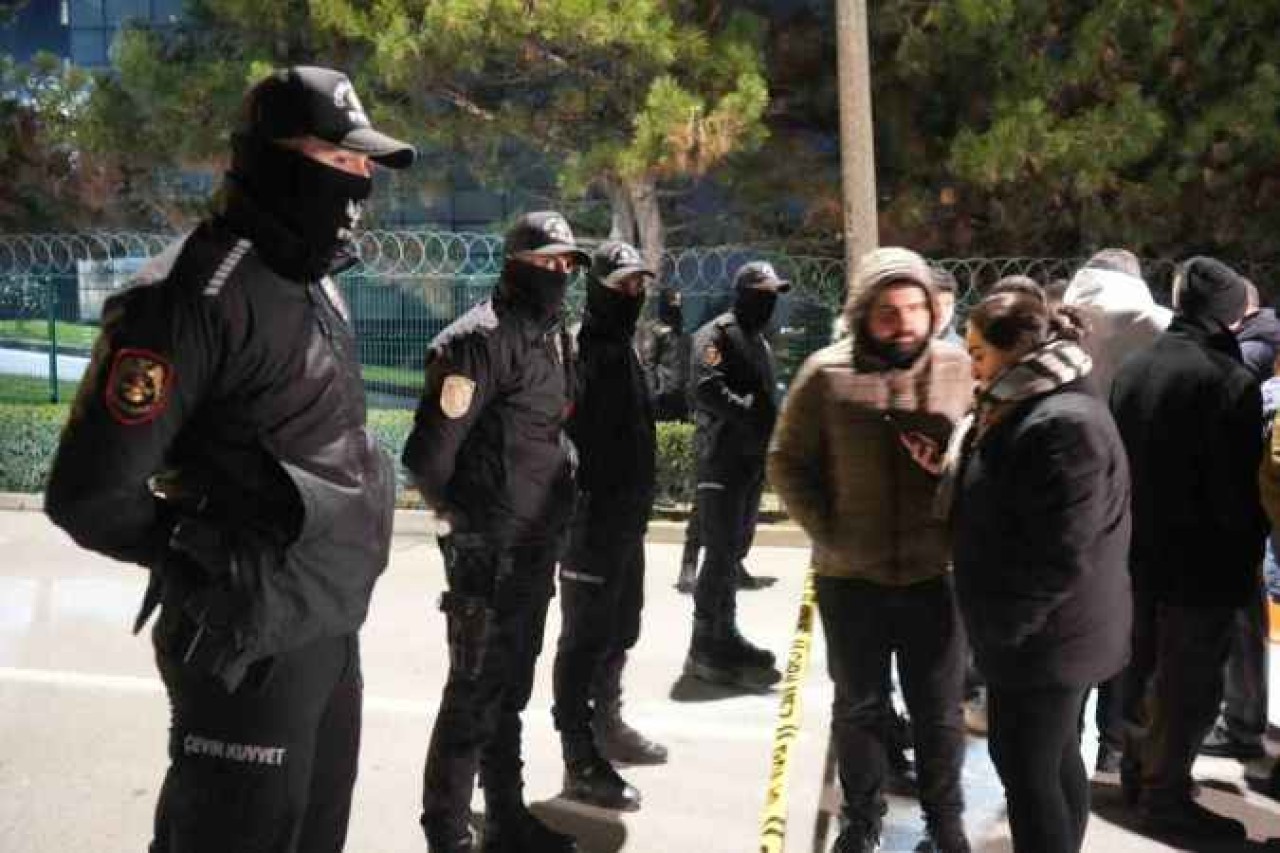 9 saatlik rehine krizi saldırganın tuvaleti gelince son buldu 3