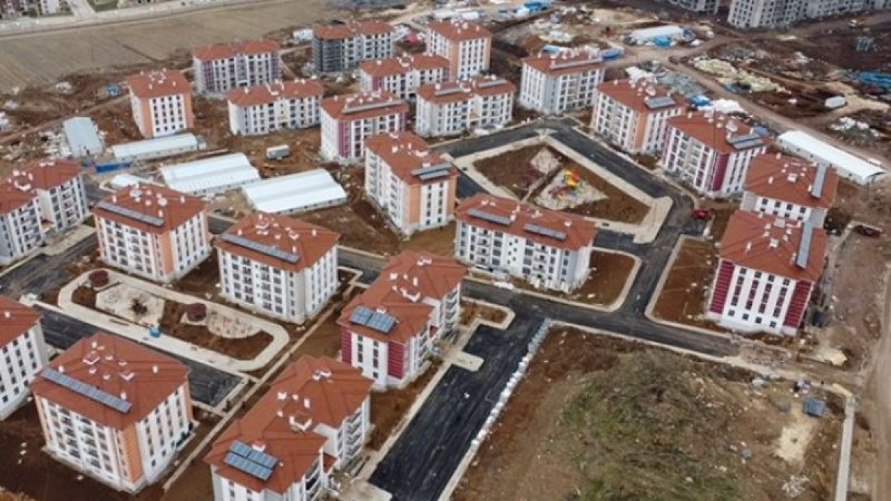 Türkiye'de Deprem Sonrası Yeniden İnşa Çalışmaları Hız Kazanıyor