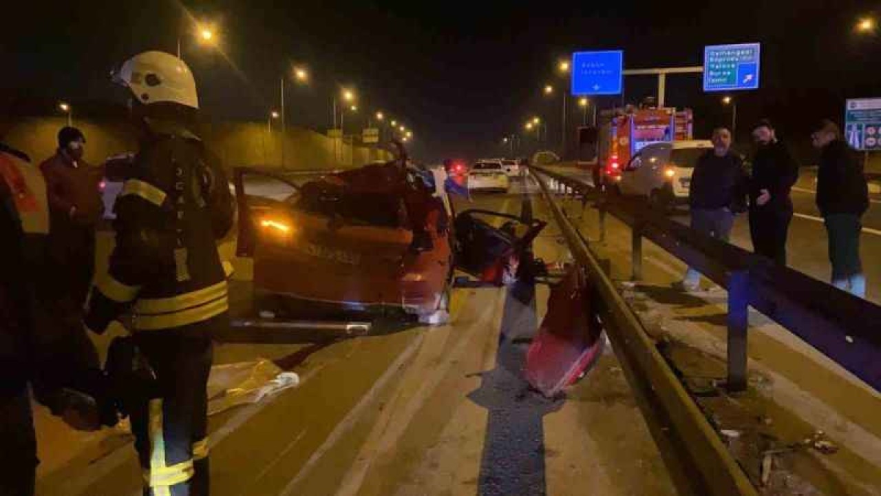 Otomobil önce tıra, ardından bariyere çarparak sürüklendi: 1 ölü, 3 yaralı 7