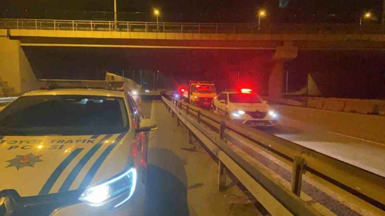 Otomobil önce tıra, ardından bariyere çarparak sürüklendi: 1 ölü, 3 yaralı 6