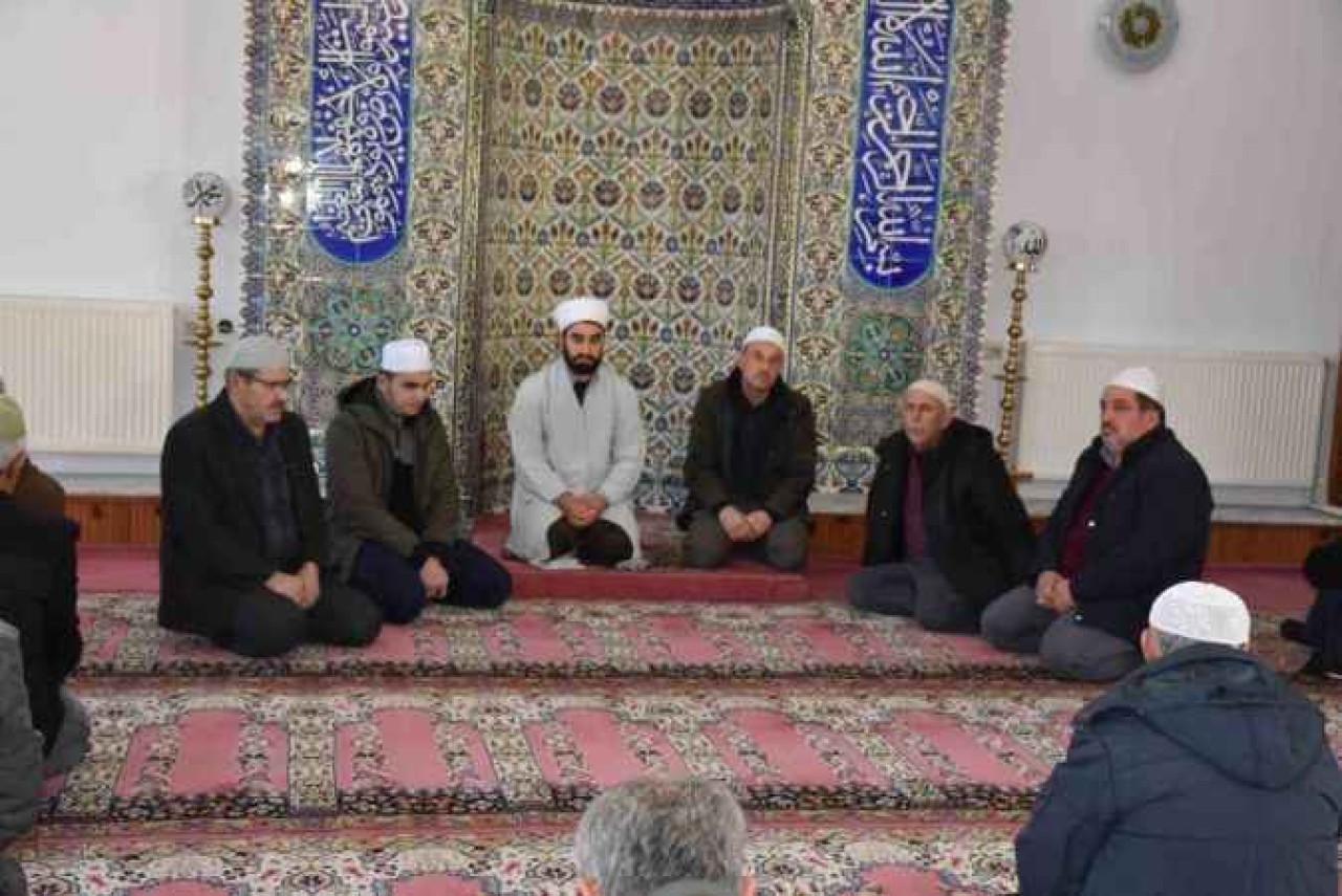 Sakaryalı Vatandaş Depremde Can Aramıştı, Şimdide Hendek'te Kuran-ı Kerim Okutup Yemek Dağıttı 3
