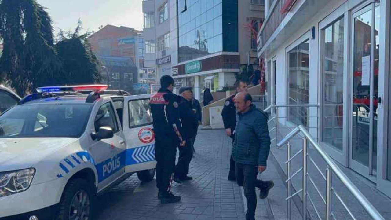 Bir telefonla bankaya koştu, parasından oldu 4