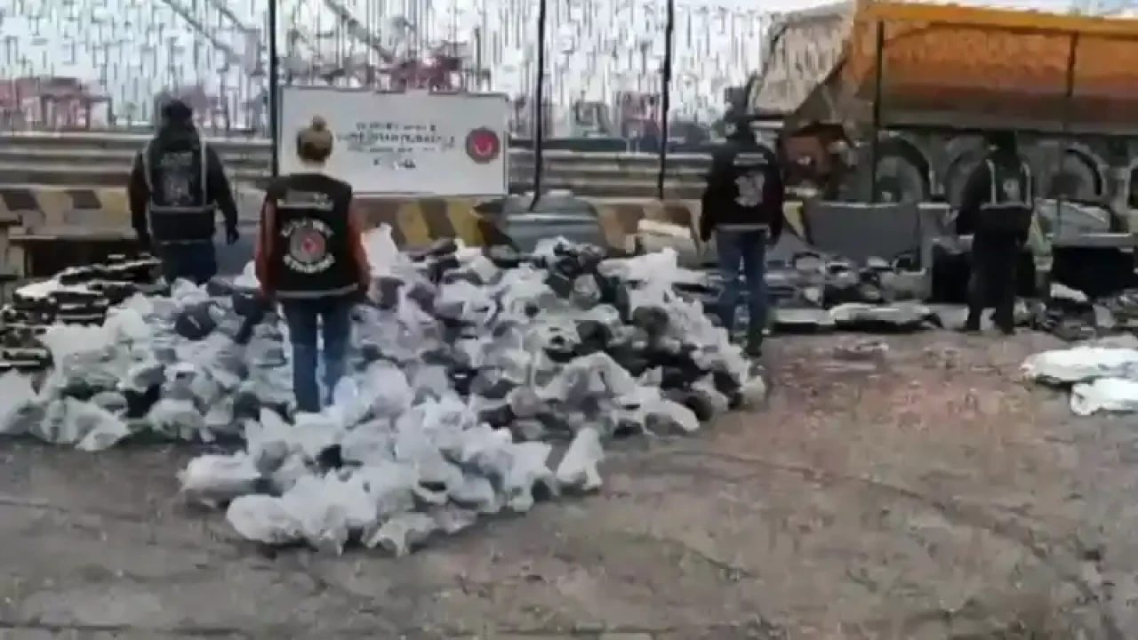 Kocaeli’de 90 Milyon TL Değerinde Kaçak Oto Parçası Ele Geçirildi 6