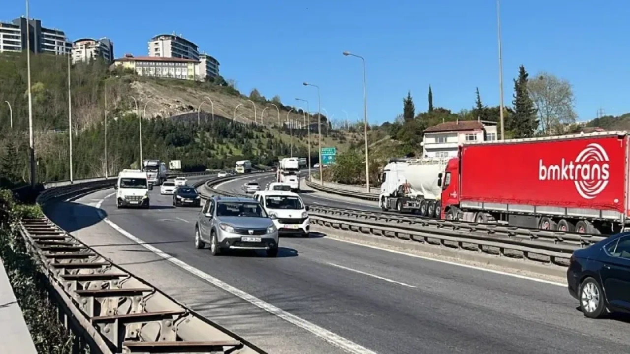 TEM Otoyolu’nun Kocaeli Geçişinde Yoğun Bayram Trafiği 5