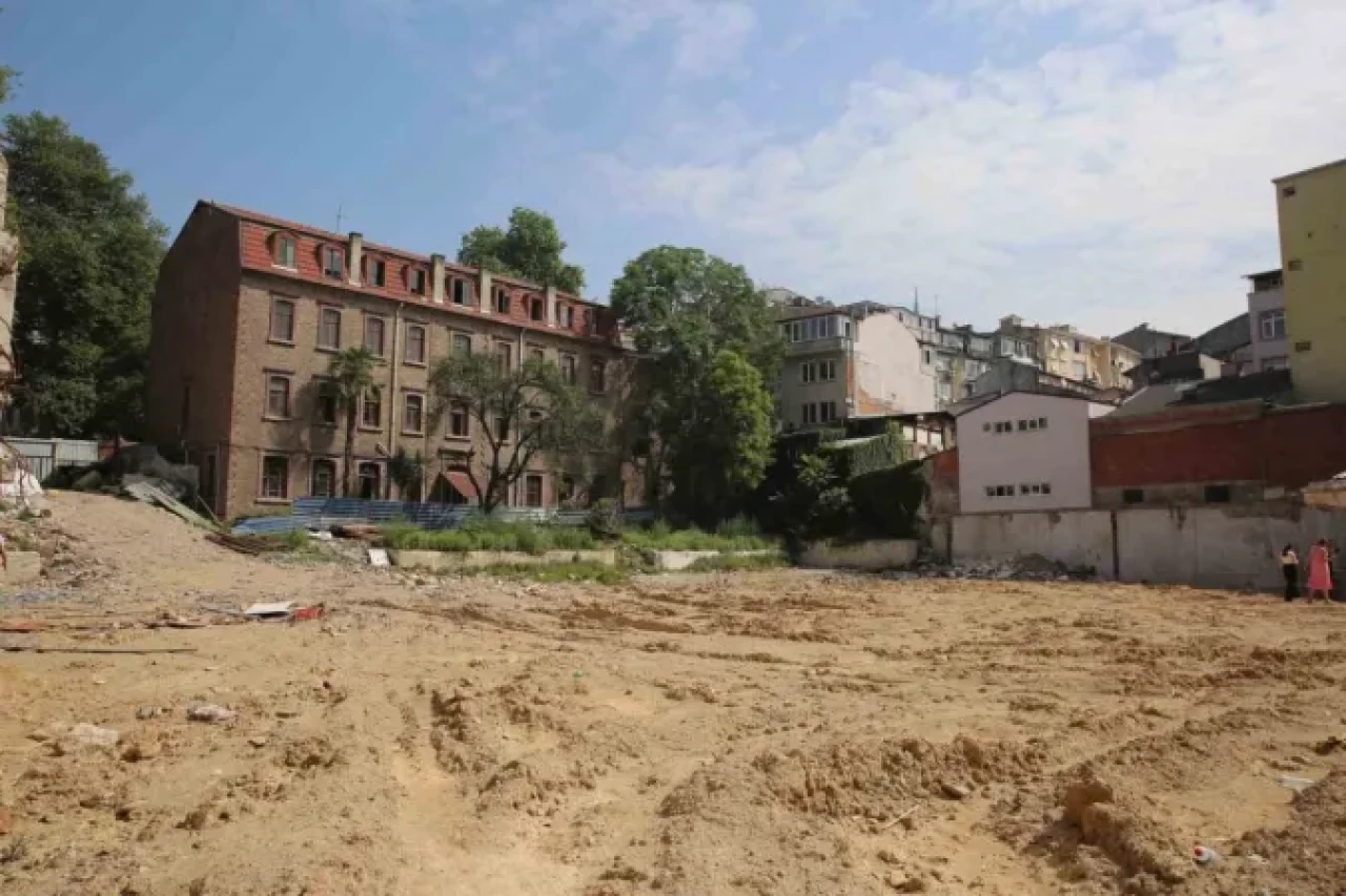 Kocaeli Büyükşehir Belediye Başkanı Tahir Büyükakın: "Yıkılan vergi dairesinin yerine park yapılacak"