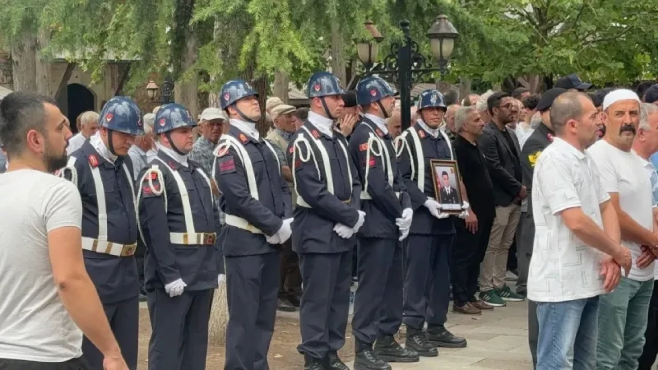 Kocaeli'de Kalp Krizinden Vefat Eden Uzman Çavuş Son Yolculuğuna Uğurlandı 6