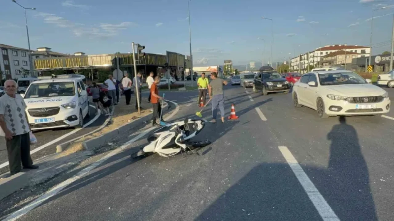 Düzce’de Otomobil Motosikletle Çarpıştı: 3 Yaralı 5