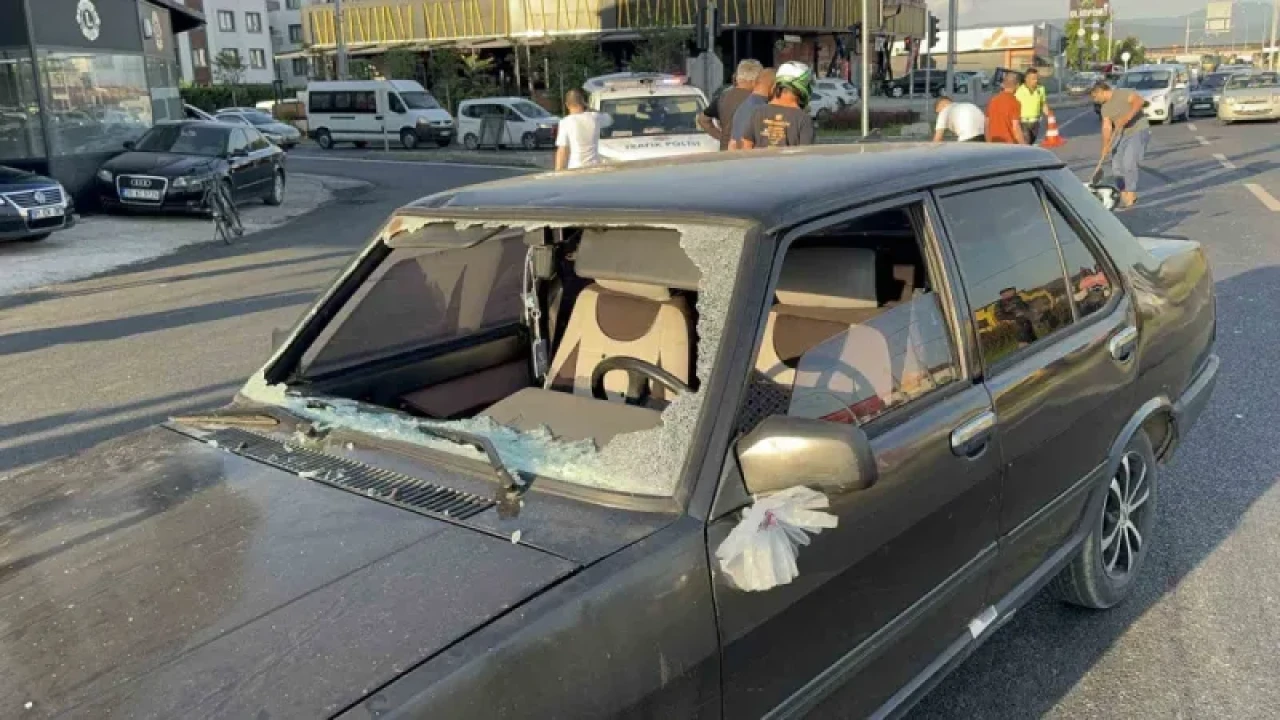 Düzce’de Otomobil Motosikletle Çarpıştı: 3 Yaralı 6