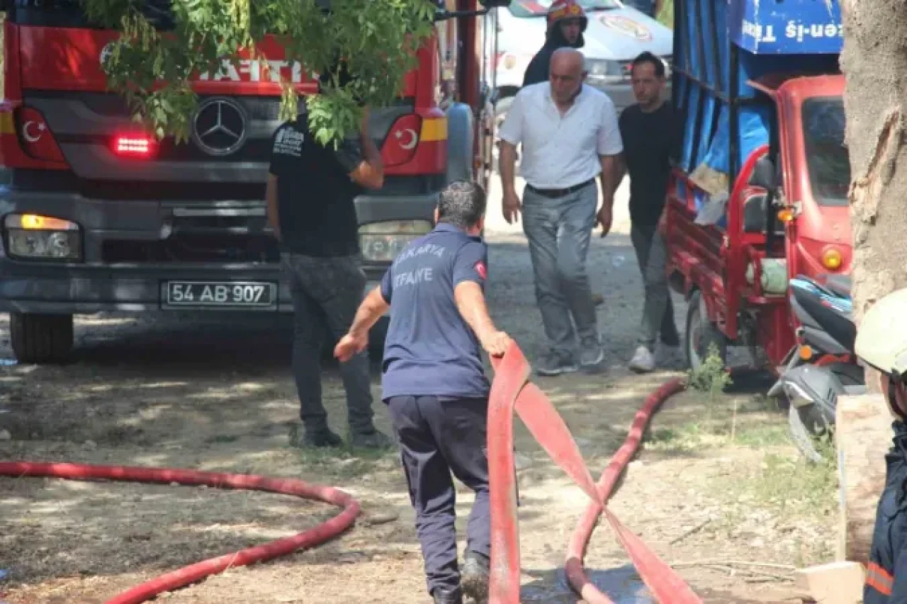 Sakarya’da Korkutan Yangın: Ahşap Atölyesi Alev Topuna Döndü 18
