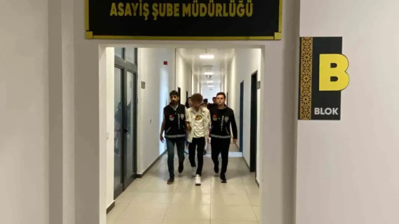 Rümeysa’nın Cinayete Kurban Gittiği Kamyonetin Olay Yerindeki Yeni Fotoğrafları Ortaya Çıktı 5