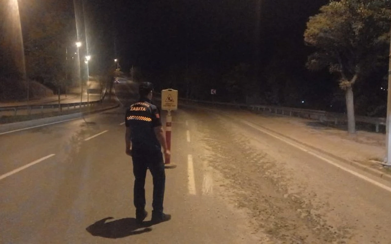 Kocaeli'de yola beton döken firmaya ceza kesildi