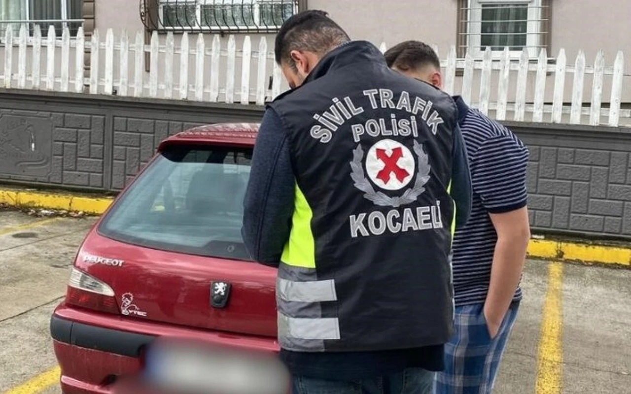 Kocaeli’de düğün konvoyundaki araç trafikten men edildi