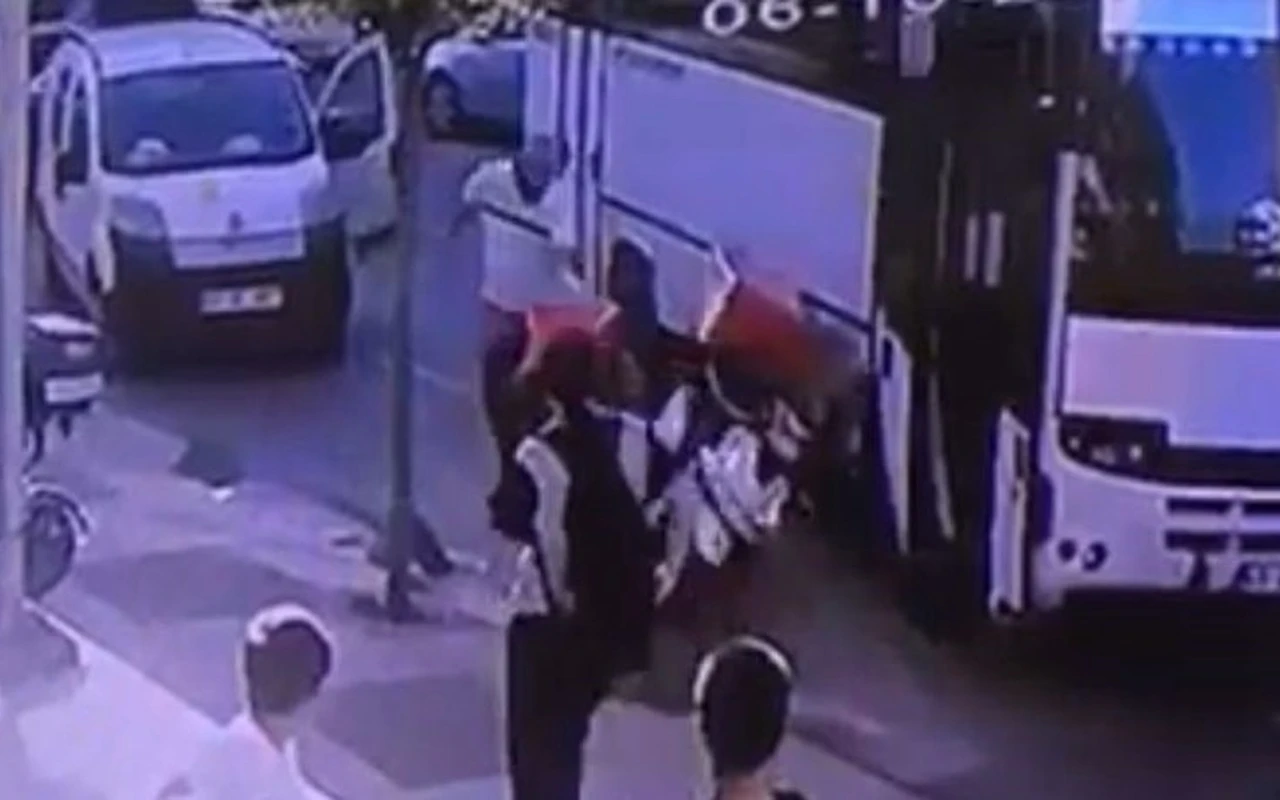 Kocaeli’de motosikletli kuryeye şiddet uygulandı