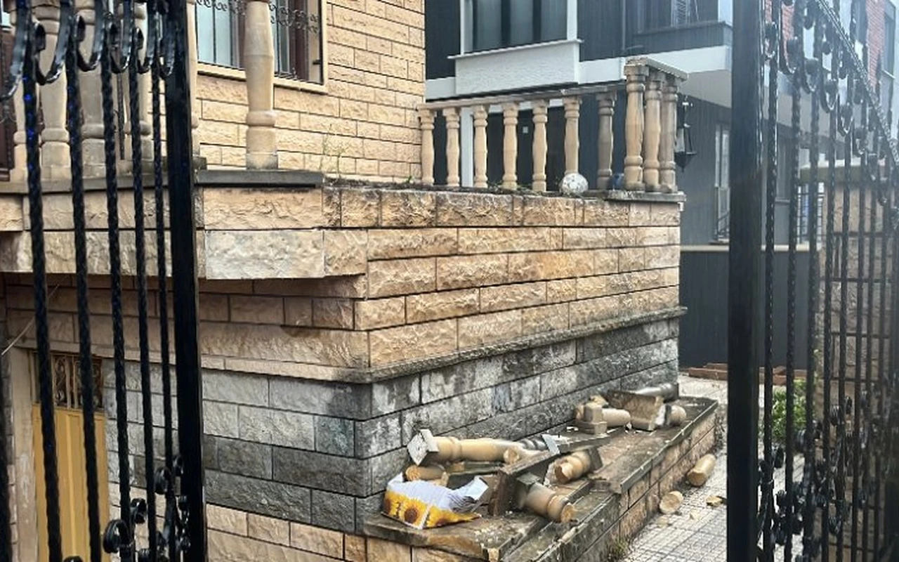 Gebze'de çocuğa beton korkuluk düştü