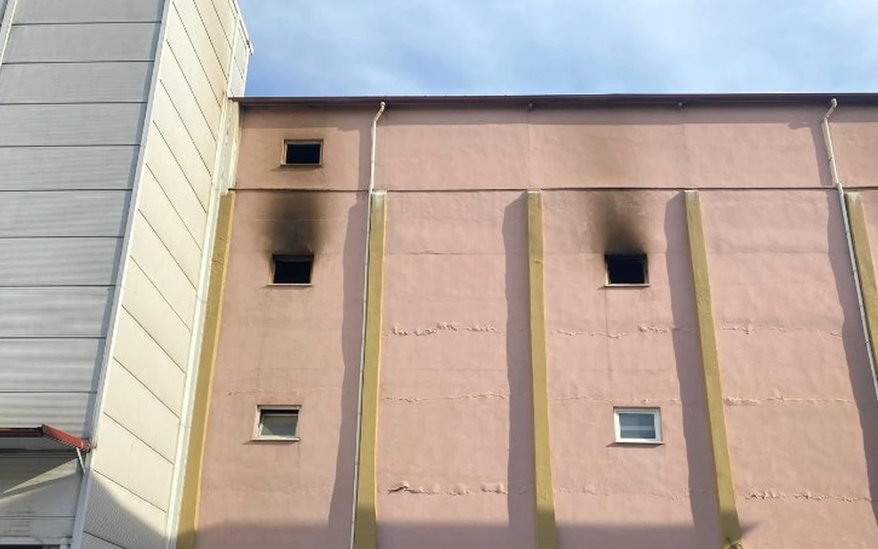 Kocaeli’de tekstil deposu kül oldu