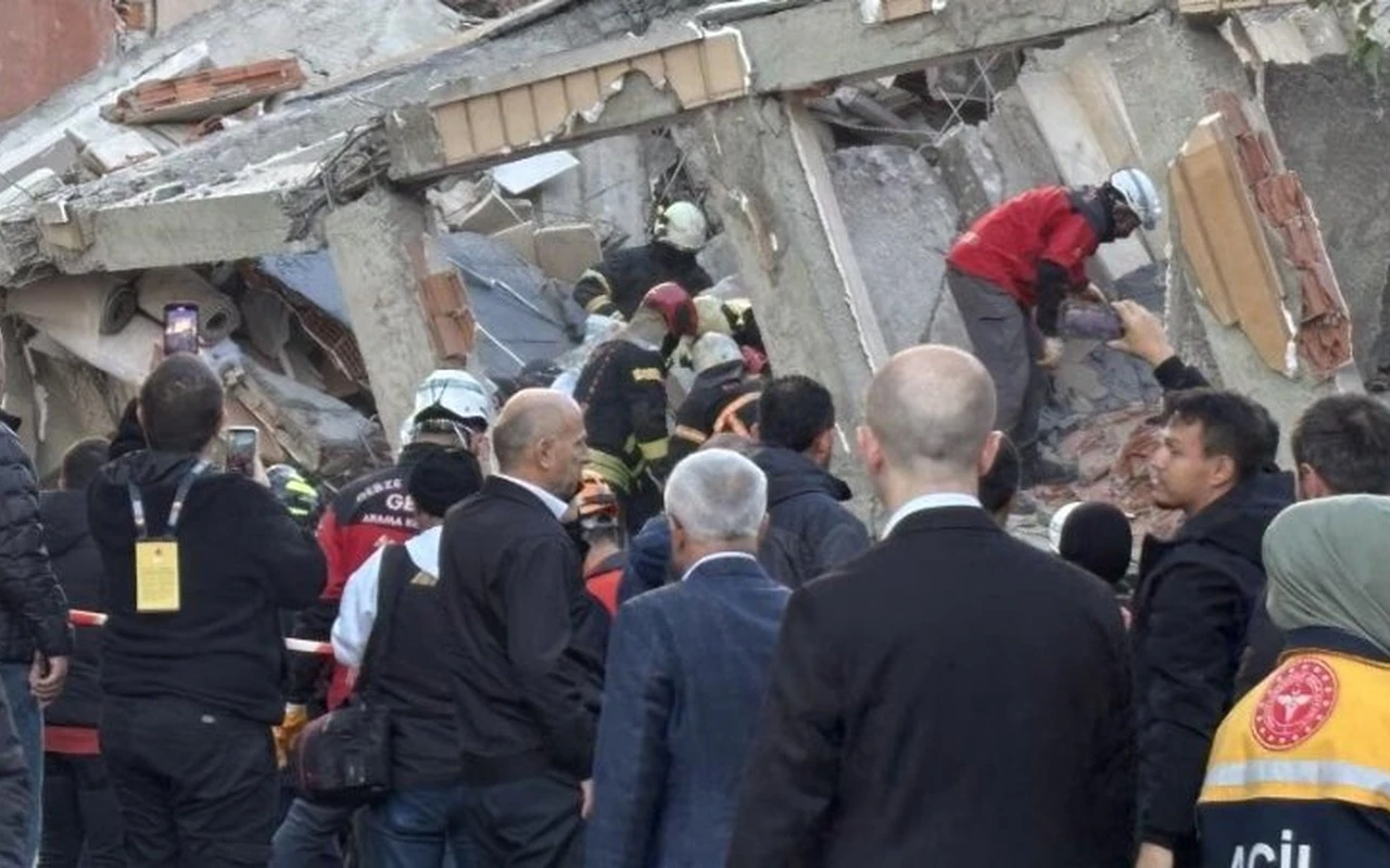 Gebze’de bina çöktü 5 kişi var