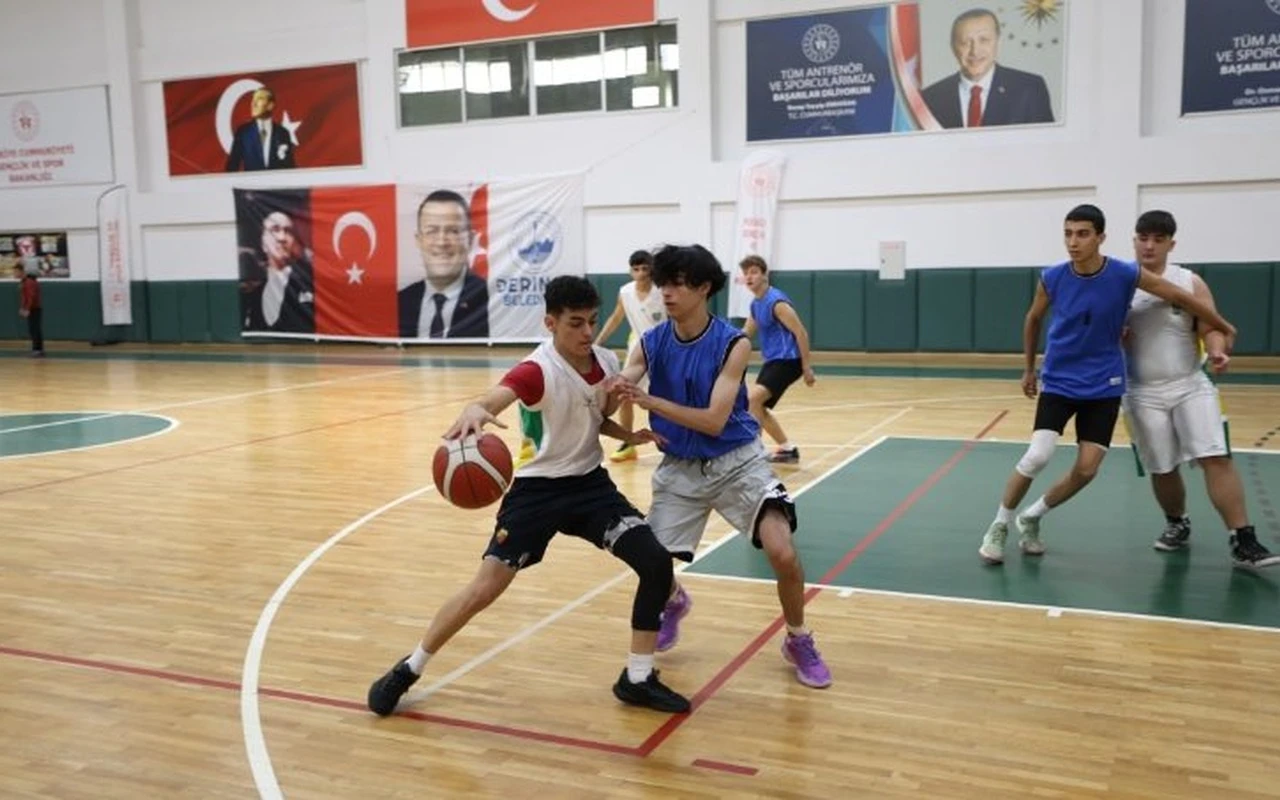 Derince’de Cumhuriyet spor turnuvası düzenlendi