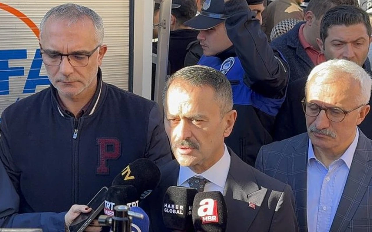 Gebze'de enkaz altında 5 kişilik aile aranıyor