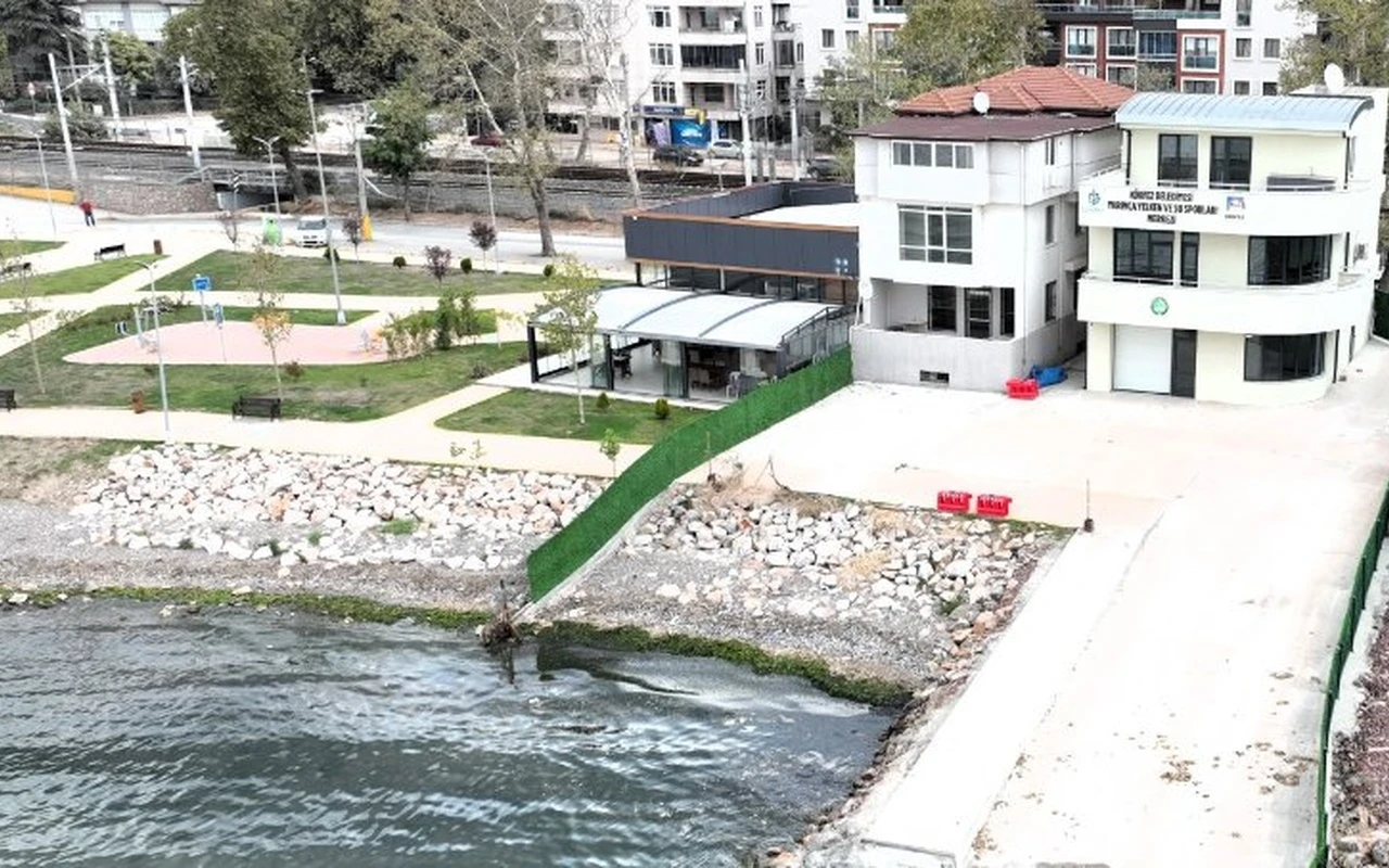 Yarımca sahilde yelken merkezi açıldı