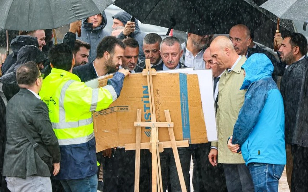 Kocaeli Başkanı sağanakta projeleri inceledi
