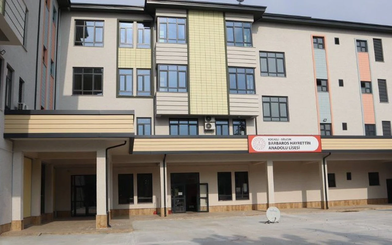 Gölcük'te 10 öğrenci tavuk pilavdan zehirlendi