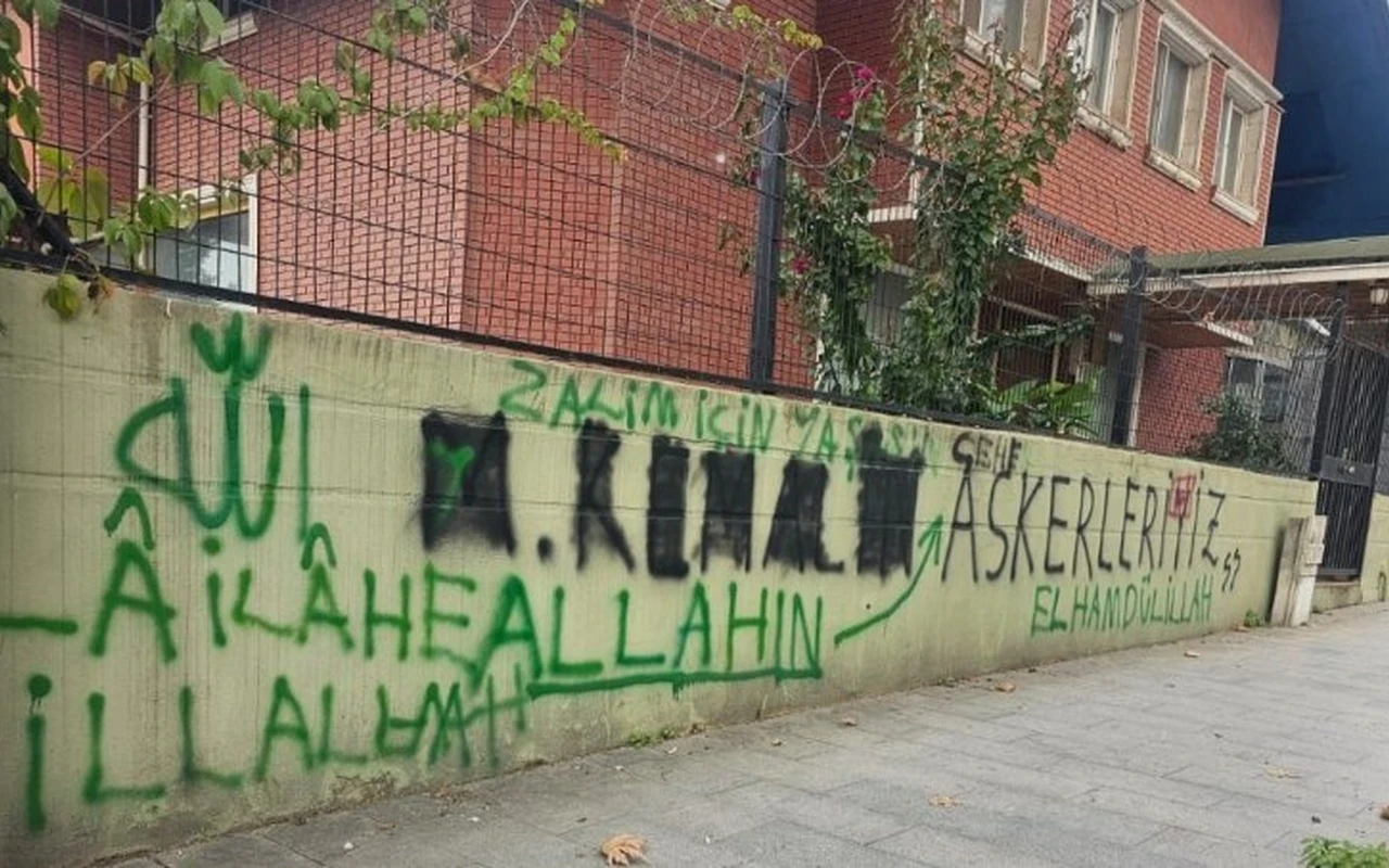 Kocaeli’de Atatürk sloganı tahrip edildi