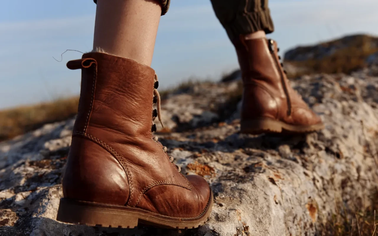 Kışlık Kadın Ayakkabı Seçimi: Sıcak ve Güvenli Adımlar İçin İpuçları