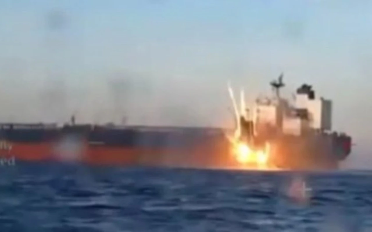 Kefken açıklarında gemi vuruldu