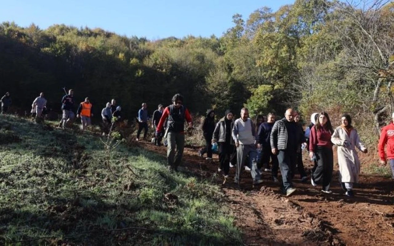 Körfez'de öğrenciler doğa yürüyüşüne katıldı
