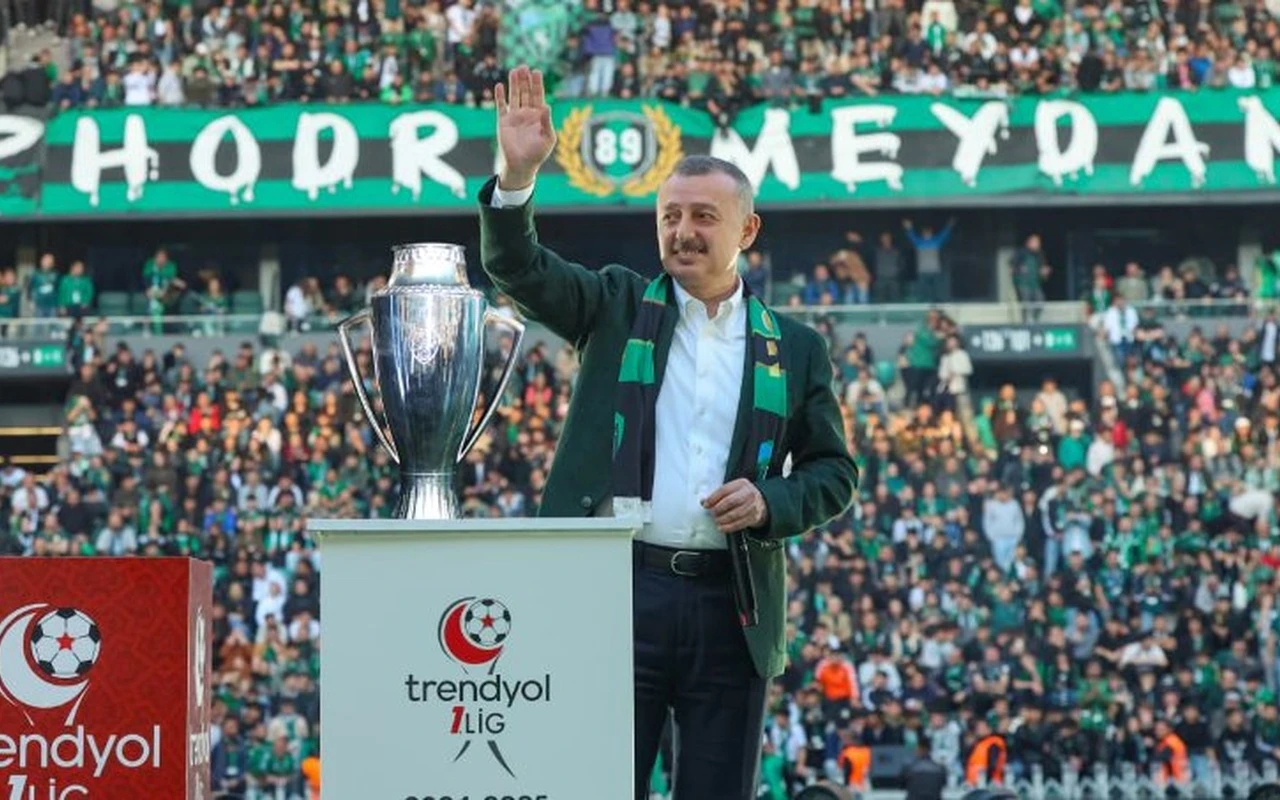 Büyükakın Kocaelispor’u kutladı