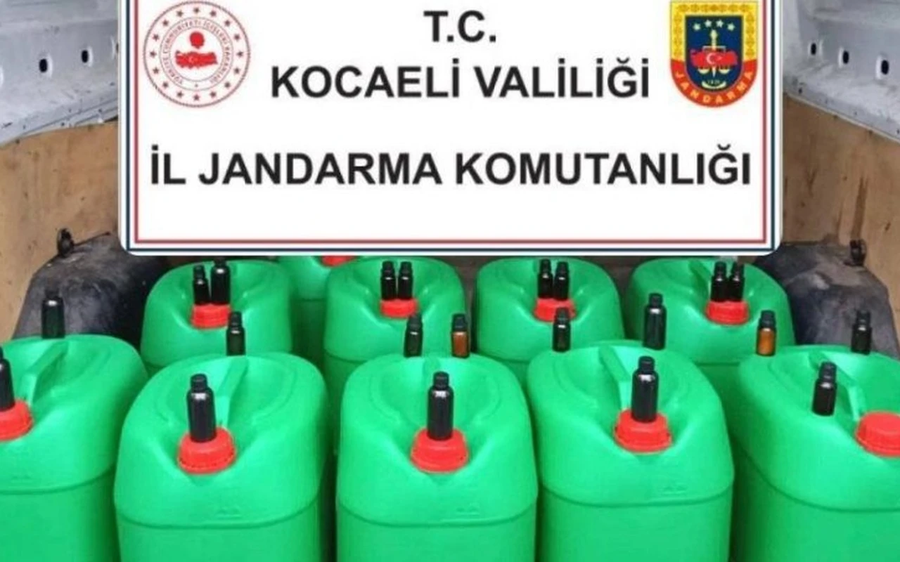 Kocaeli'de durdurulan araçta 400 litre sahte alkol ele geçirildi