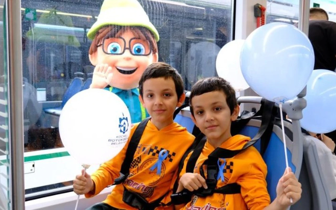 Kocaeli tramvayda çocuklar için etkinlik düzenledi