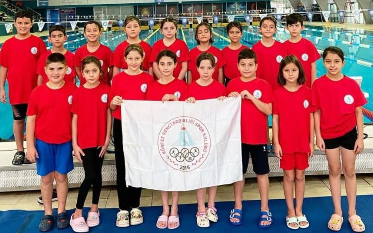 Körfezli yüzücüler Sakarya'da şampiyon oldu