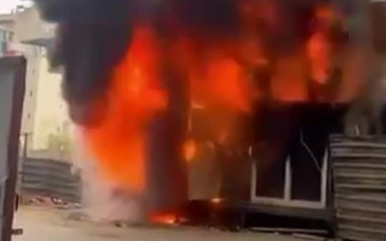 İzmit’te işçi konteyneri yandı