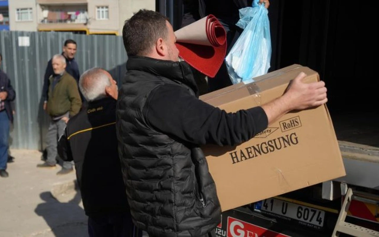 Gebze’de boşaltılan binalarda eşyalar alındı