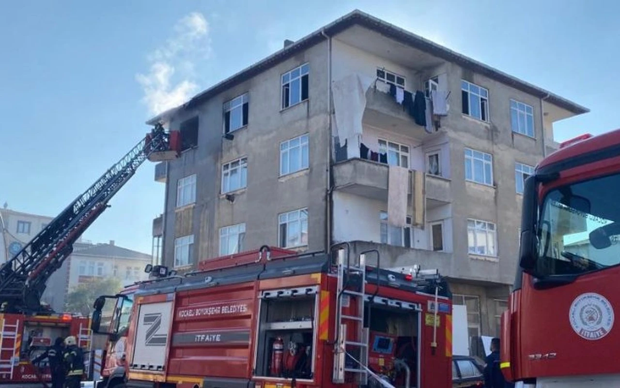 Kartepe'de 4 katlı binada yangın çıktı