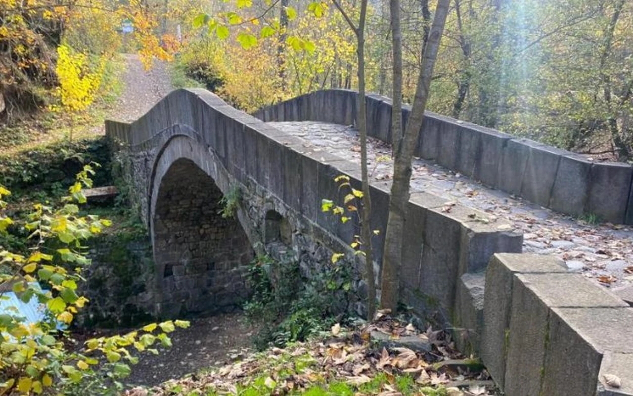 Servetiye Taş Köprüsü tarihe direniyor