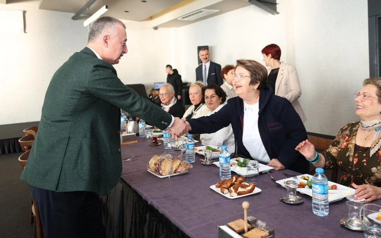 Kocaeli belediye başkanı yaşlılarla buluştu