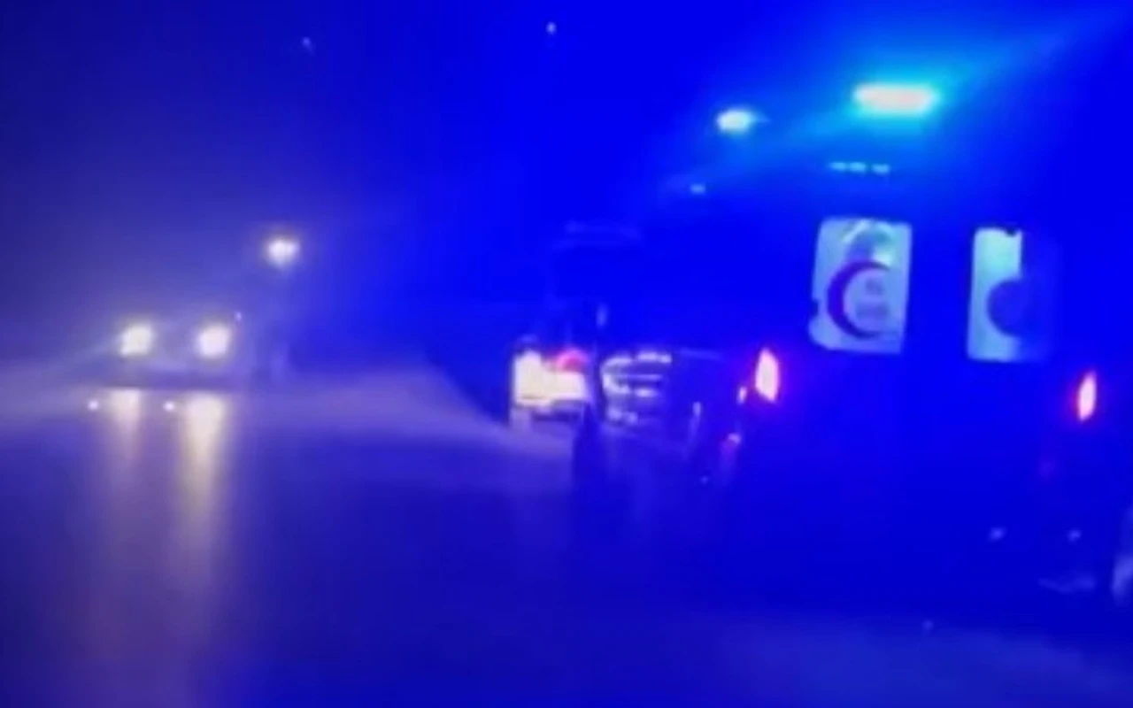 İlimtepe’de otomobil yoldan çıktı