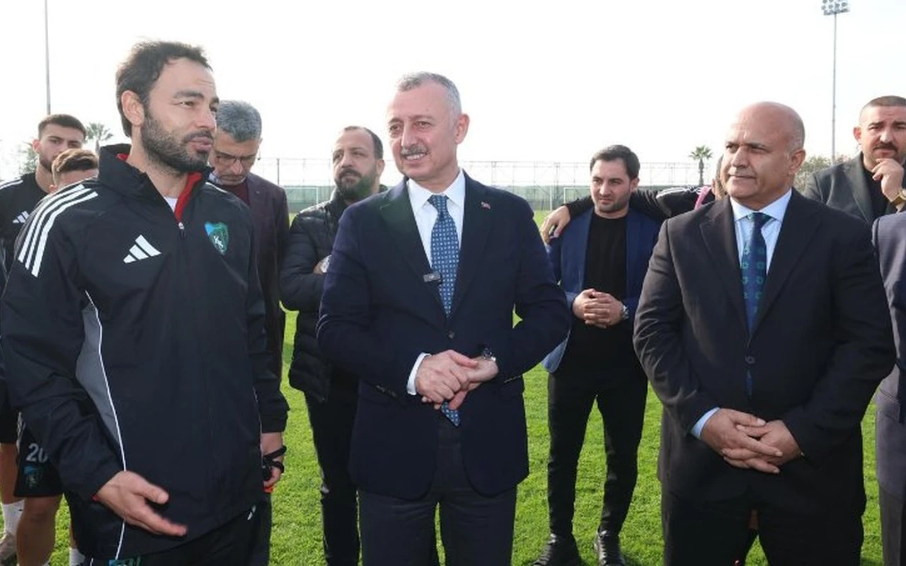 Kocaelispor’a başkan Büyükakın’dan maç öncesi moral ziyareti