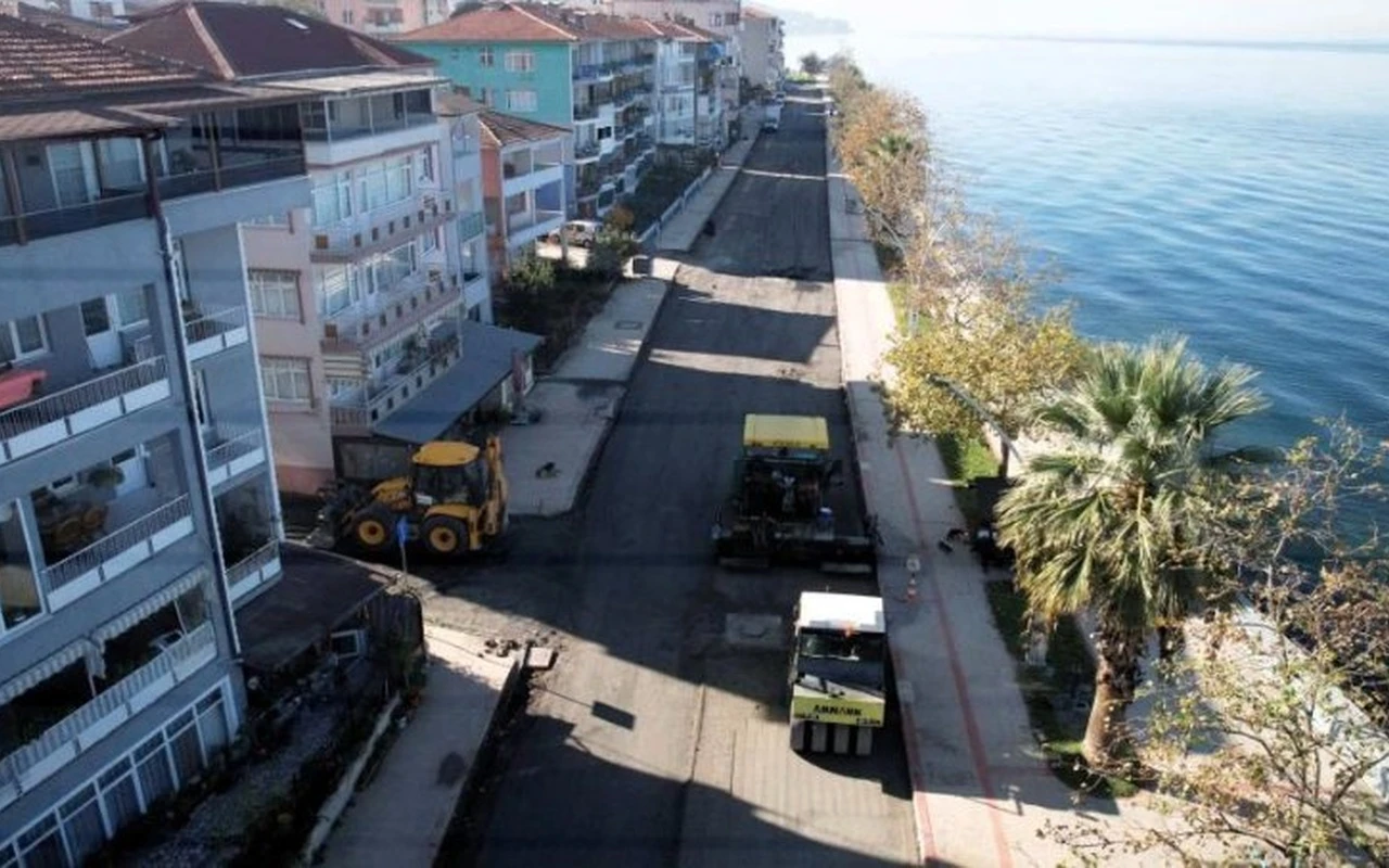 Kocaeli büyükşehir belediyesi Halıdere sahil caddesini yeniliyor