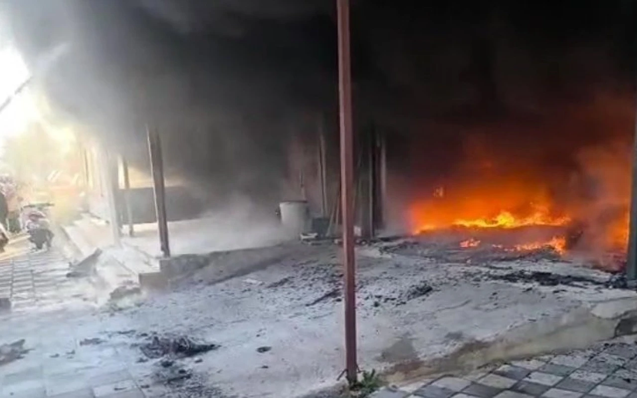 Darıca’da oto tamirhanesi yangını hasar verdi