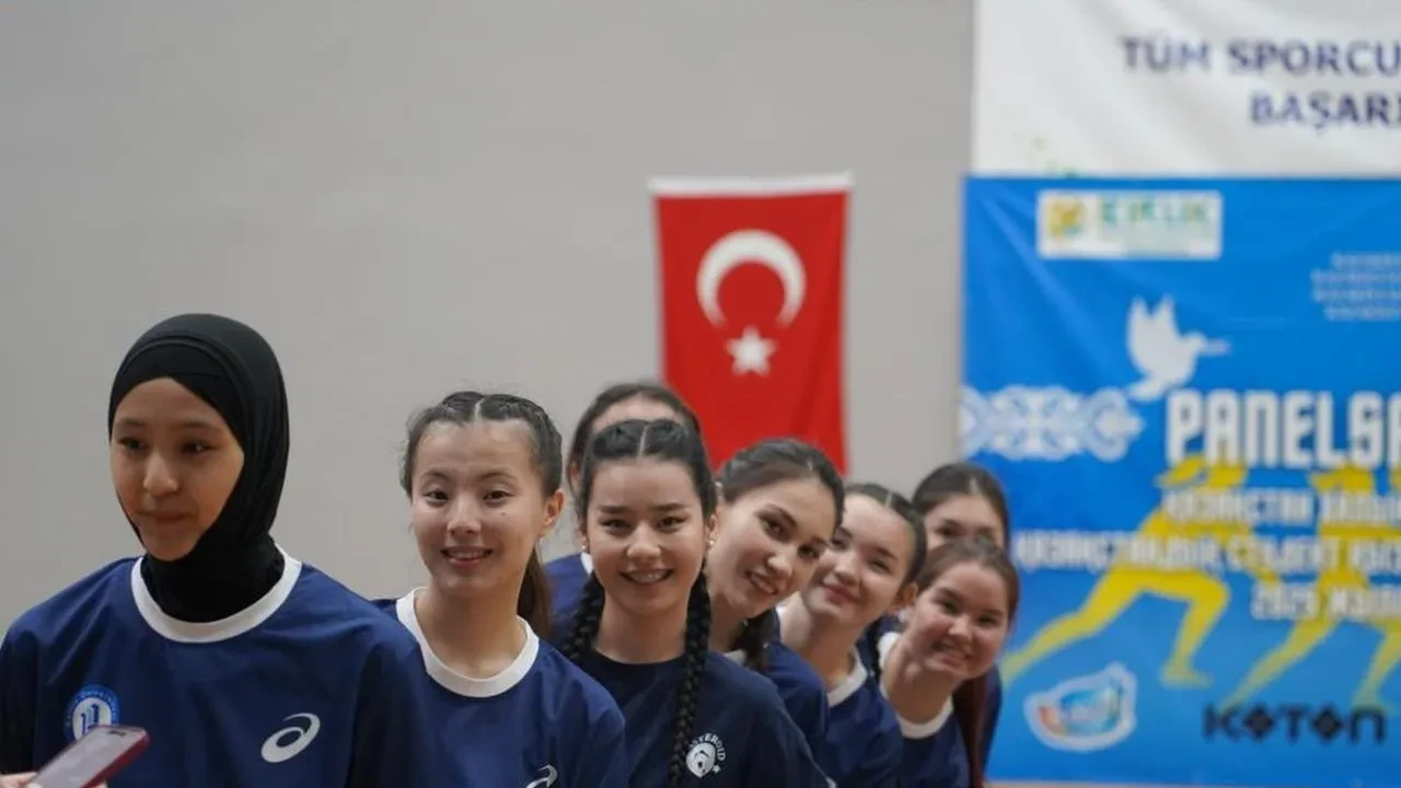 PANELSAN CUP 2025'te Anadolu Üniversitesi zirveyi kaldırdı: İşte Kazak öğrencilerin performansı