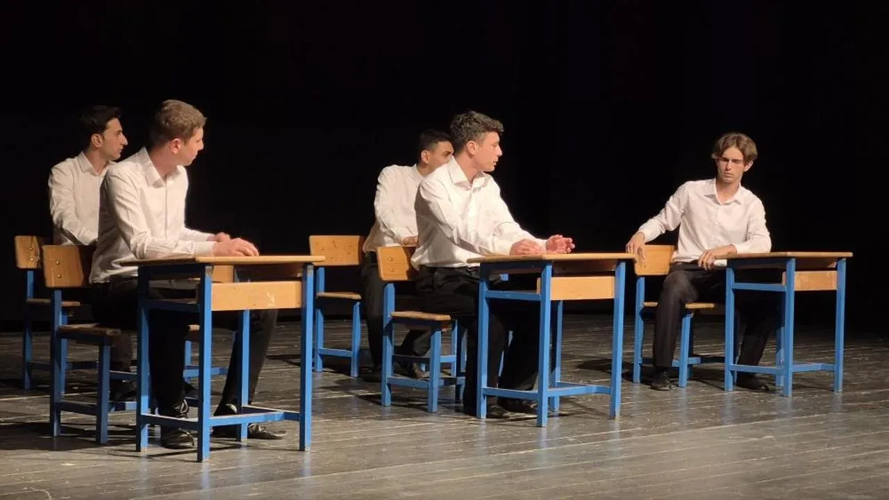 Savaşta şehit düşen Sivas Lisesi öğrencileri tiyatroda anıldı