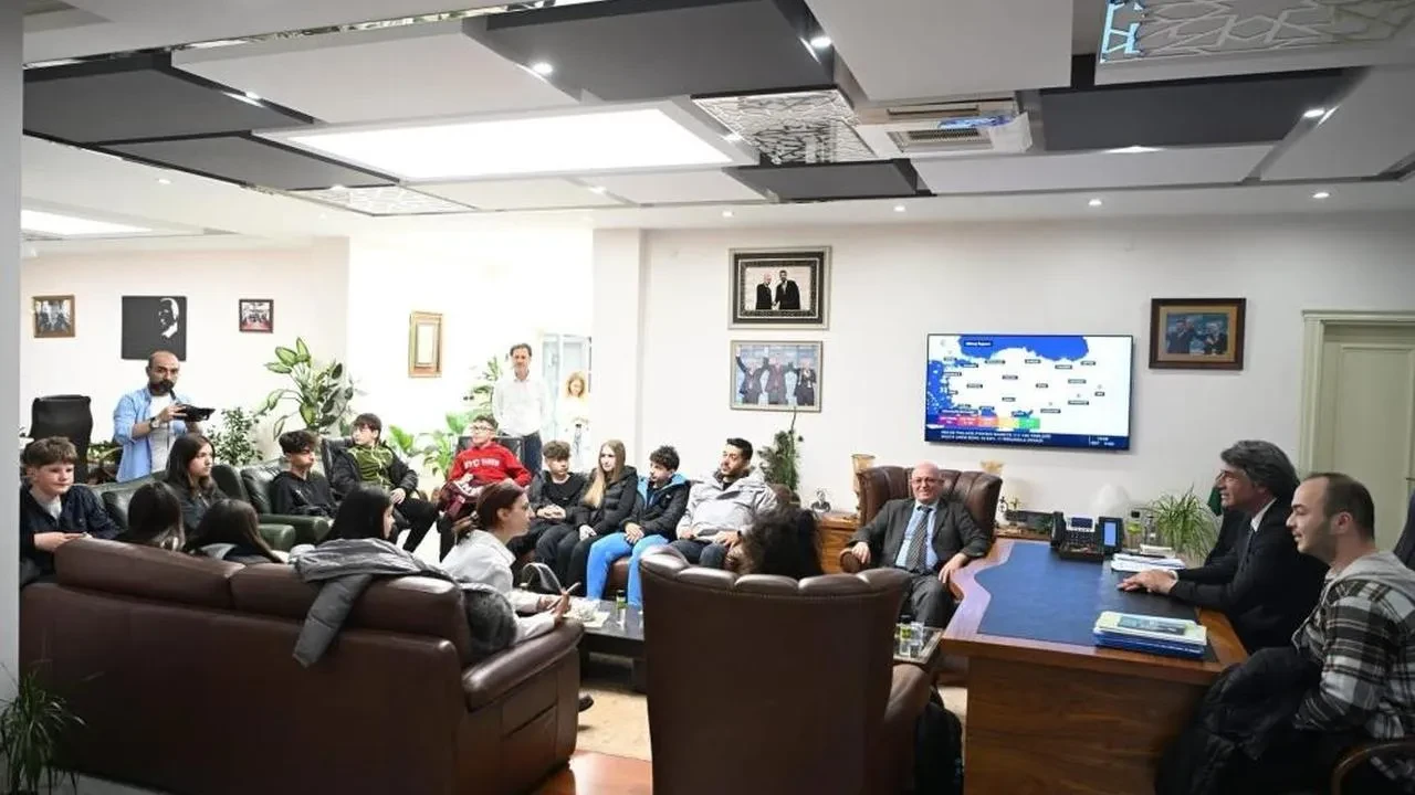 Romanyalı öğrenciler Kartepe'yi keşfetti: Doğasına hayran kaldılar, Başkan Kocaman'la buluştular