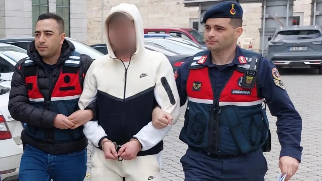 Samsun'da jandarmadan büyük uyuşturucu operasyonu: 4 bin 566 hap ele geçirildi