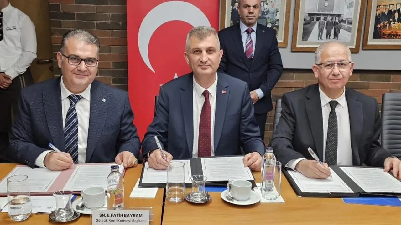 Gölcük'te geleceğe dönük önemli adım: "Yeni Yüzyılda Gölcük Vizyonu" protokolü imzalandı
