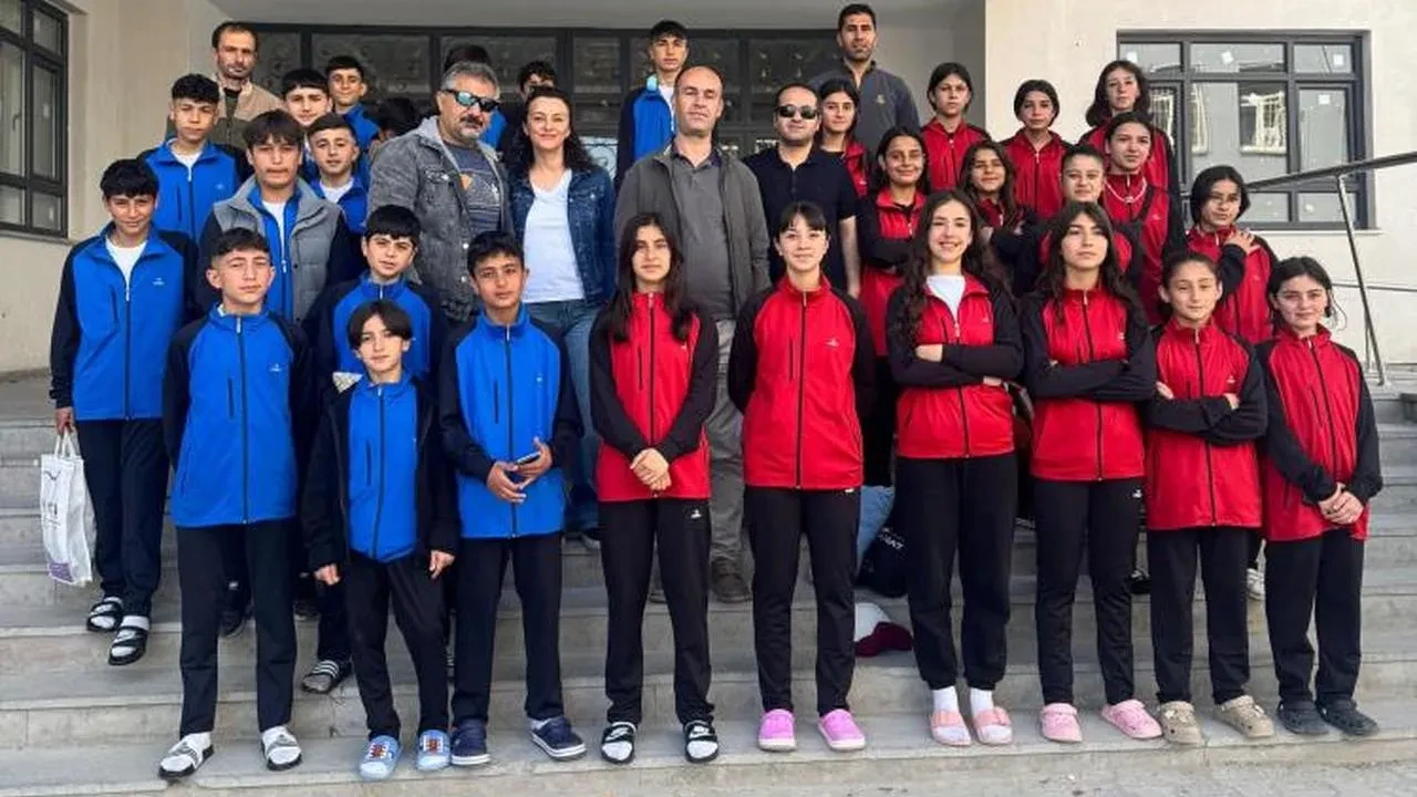 Van'daki Fevzi Geyik Ortaokulu, 11 branşta il birincisi! Hangi dallarda Türkiye finallerine katılacak?