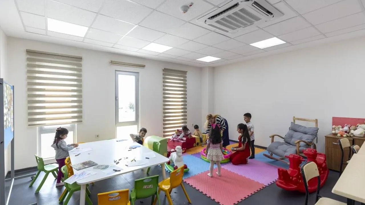Kadınların eğitimine destek: Mersin'de çocuk oyun odası açıldı