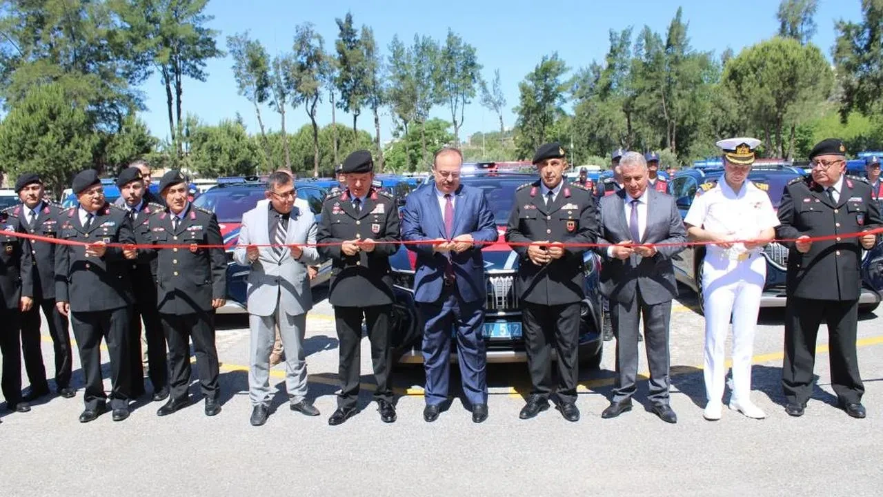 Aydın’da jandarma filosuna 52 yeni araç katıldı: Tam donanımlı jak aracı dikkatleri üzerine çekti